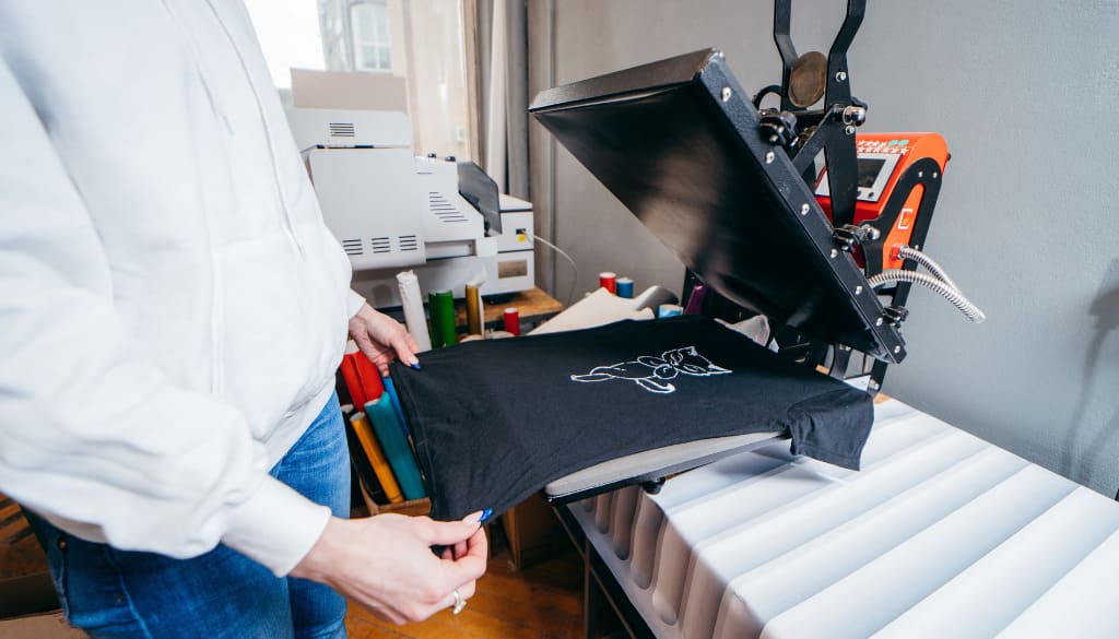 Should You Print In-House or Use a Printing Service?