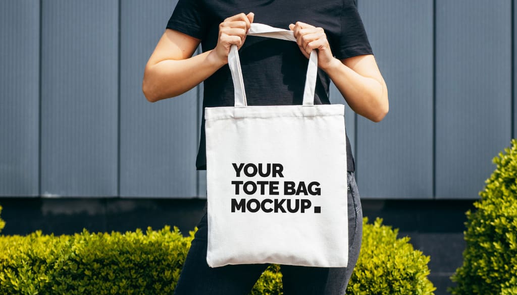 Chất liệu và màu sắc phù hợp với thiết kế túi tote